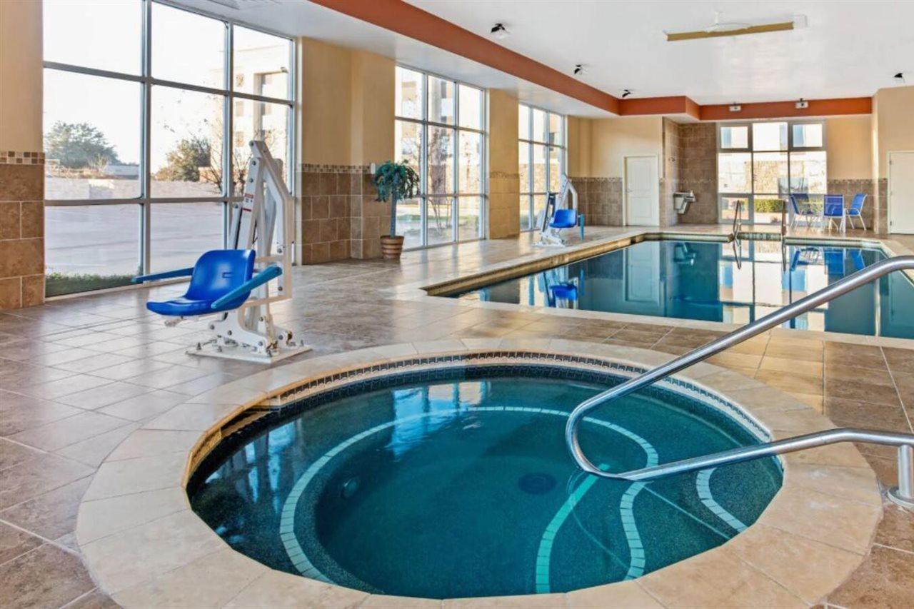 La Quinta Inn & Suites By Wyndham Ft Worth-Бърлисън Екстериор снимка