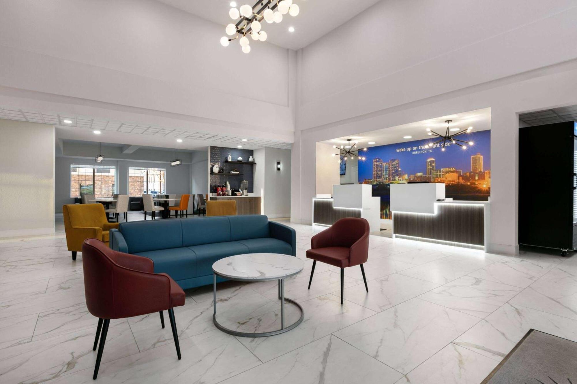La Quinta Inn & Suites By Wyndham Ft Worth-Бърлисън Екстериор снимка