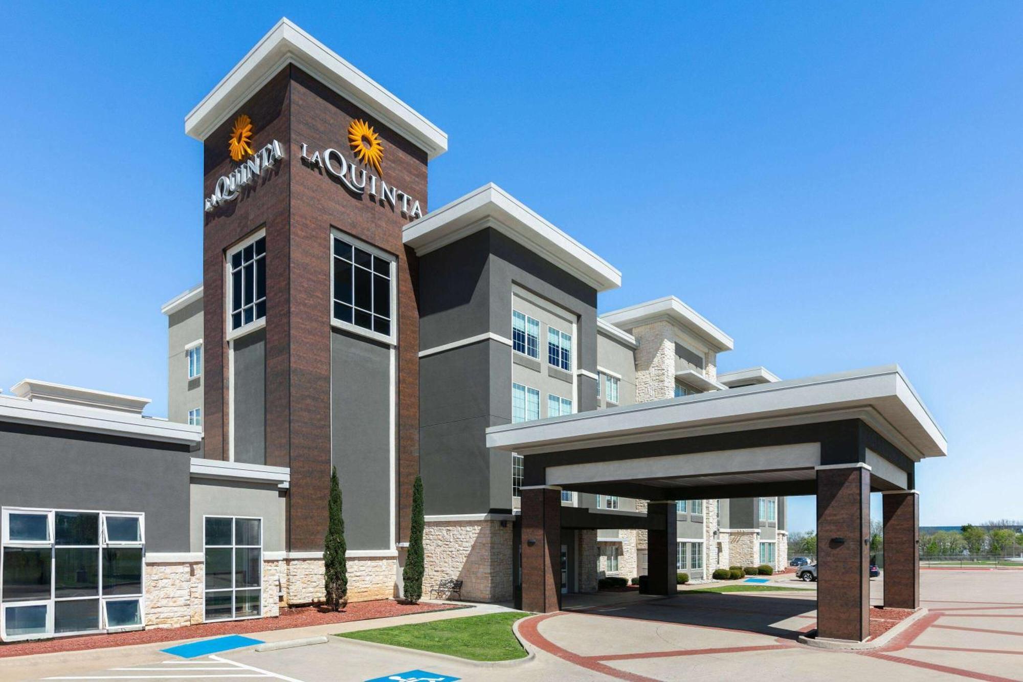 La Quinta Inn & Suites By Wyndham Ft Worth-Бърлисън Екстериор снимка