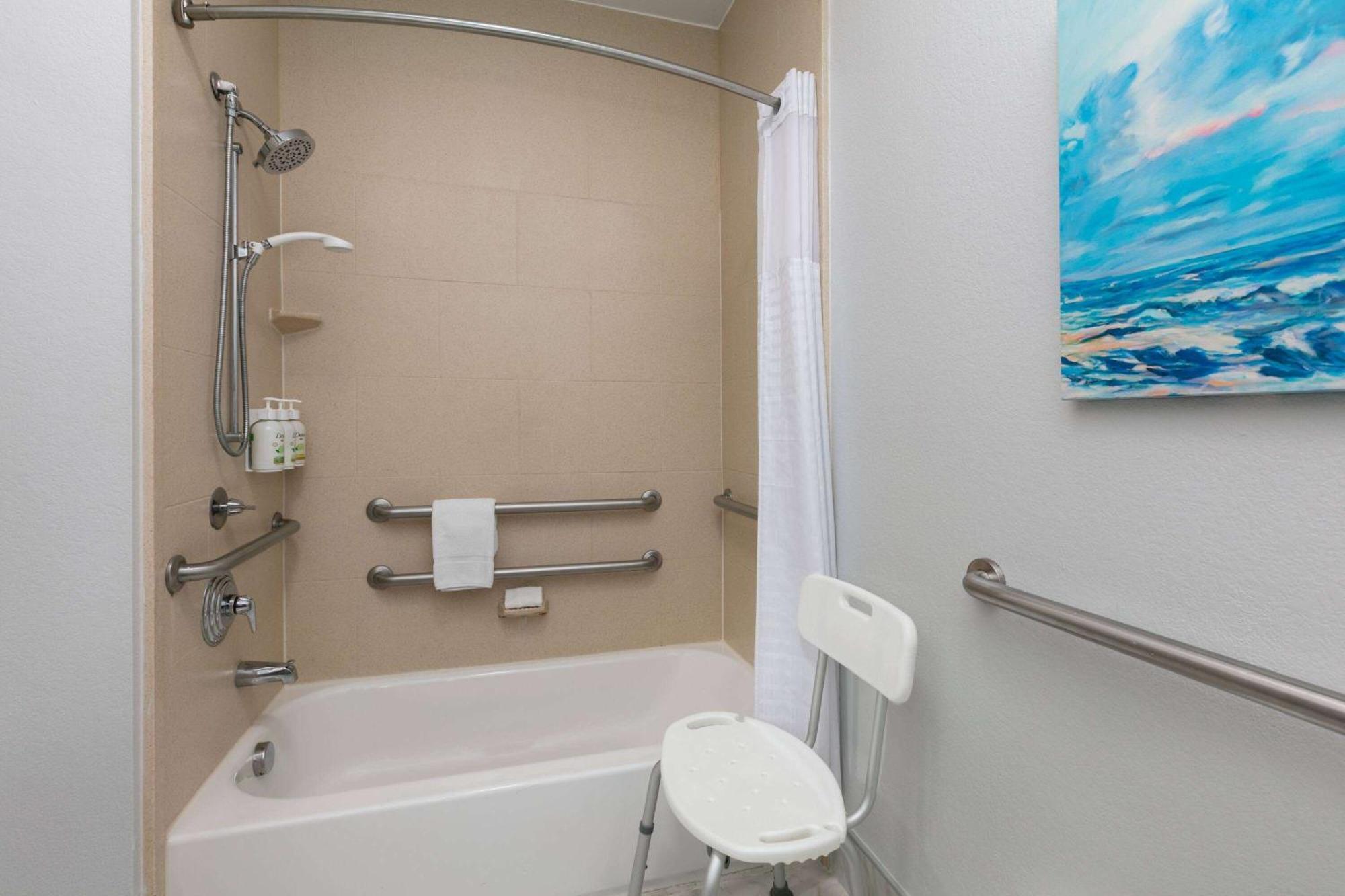 La Quinta Inn & Suites By Wyndham Ft Worth-Бърлисън Екстериор снимка