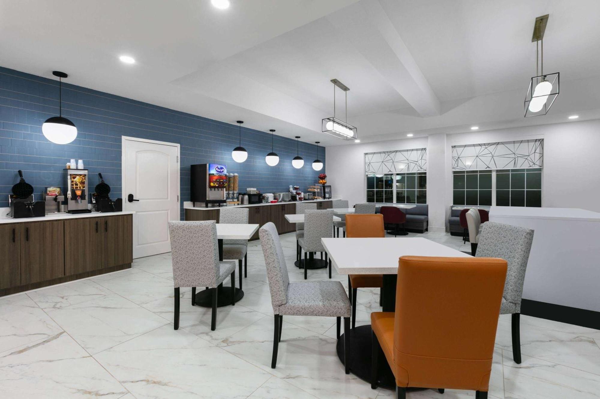 La Quinta Inn & Suites By Wyndham Ft Worth-Бърлисън Екстериор снимка